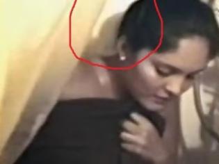 Φωτογραφία για ΠΑΓΩΣΕ με αυτό που είδε:  Κατέγραφε τη γυναίκα του στο μπάνιο και ξαφνικά… [video]