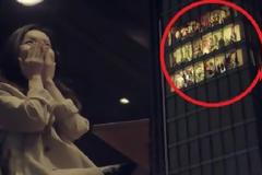 Περίμενε να έρθει ο φίλος της και ξαφνικά συνέβη κάτι που την έκανε να συγκινηθεί… [video]