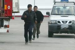 ΔΕΝ ΓΙΝΕΤΑΙ ΑΥΤΟ – Δείτε που κρύφτηκε ο λαθρομετανάστης για να περάσει τα σύνορα... [photo]