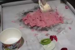 Αυτό είναι το νέο παγωτό που κάνει πάταγο... [video]