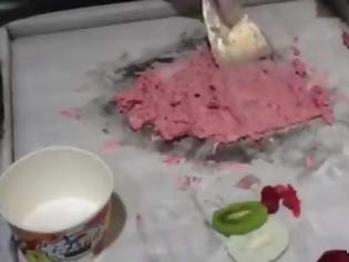 Φωτογραφία για Αυτό είναι το νέο παγωτό που κάνει πάταγο... [video]