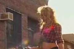 ΠΡΟΣΟΧΗ προς όλους τους άντρες - Η κομπίνα με τα δυο όμορφα νεαρά κορίτσια