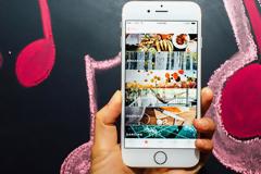 Ο John Travolta πρωταγωνιστεί στο νέο διαφημιστικό video της Apple