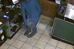 Και όμως... Δεν είναι στρουμφάκι, είναι επίδοξος ληστής [photo]