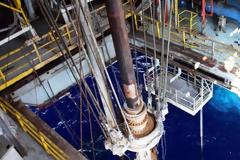 Συγχωνεύσεις, εξαγορές και αναδιαρθρώσεις, ελέω φθηνού πετρελαίου