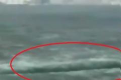 Η θάλασσα άνοιξε στα δυο  περιμένοντας τον… Μωυσή [video]