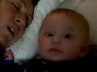 Φωτογραφία για Aυτό το μωρό φοβάται τη μαμά του - O λόγος θα σας κάνει να ξεκαρδιστειτε... [video]
