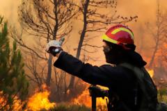 Πάτρα: Δυο πυροσβέστες τραυματίστηκαν στη φωτιά