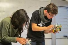 Επιλέχτηκαν ως κριτές στην Παγκόσμια Ολυμπιάδα Ρομποτικής, είναι όμως από την Ελλάδα..