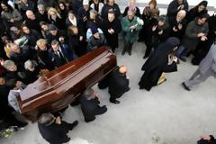 Δείτε ποιος είναι ο Δήμος που ξόδεψε 370.000 ευρώ για κόλλυβα, φέρετρα και κηδειόχαρτα