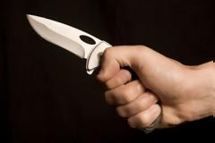 Οι κουκουλοφόροι με το μαχαίρι του πήραν τις εισπράξεις