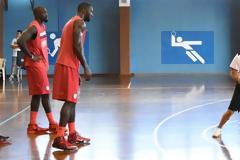 ΒΟΗΘΑΕΙ ΤΟΥΣ... «ΝΕΟΥΣ» Ο ΧΑΝΤΕΡ!