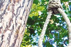 Βρήκαν κρεμασμένο σε δέντρο πρώην στρατιωτικό...