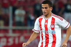 ΕΜΕΙΝΕ ΣΤΟ ΛΙΜΑΝΙ ΚΑΙ... ΕΠΙΒΡΑΒΕΥΕΤΑΙ Ο ΕΛΑΜΠΝΤΕΛΑΟΥΙ!