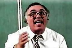 Το έχασε ο μεγάλος! Χαμός στο διαδίκτυο με την απαράδεκτη αφίσα του Λεβέντη [photo]