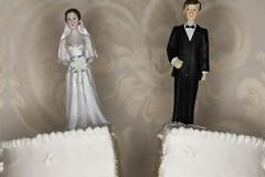 Αυτή είναι η νέα μανία των χωρισμένων - Τι κάνουν με το που παίρνουν τα χαρτιά του διαζυγίου [photos]