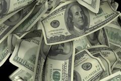 Απατεώνες πουλούσαν μαγικό φίλτρο που έκανε το χαρτί 100δολαρο