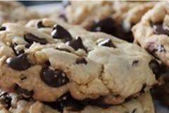 Μπισκότα με κομμάτια σοκολάτας