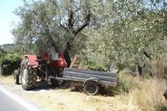 Ηλεία: Οδηγός τρακτέρ προκάλεσε τέσσερα τροχαία και εξαφανίστηκε