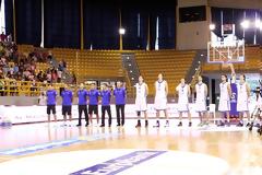 ΜΕ ΟΛΑ ΤΗΣ... ΤΑ ΟΠΛΑ ΣΤΟ ΕΥΡΩΜΠΑΣΚΕΤ Η ΤΣΕΧΙΑ