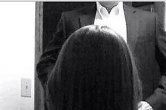 Πως θα καταλάβετε μια γκόμενα ότι θέλει αλμυρό φιστίκι απο εσάς στο μπαρ;