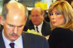 Η Δήμητρα Λιάνη απειλεί με αποκαλύψεις τους επιγόνους του Ανδρέα - 