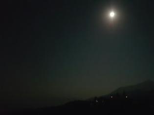 Φωτογραφία για 7026 - Το φεγγάρι πάνω από τον Άθω