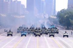 ΔΕΙΤΕ τη μεγαλύτερη στρατιωτική παρέλαση όλων των εποχών! (Φωτό&Βίντεο)