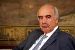 Zωή και κότα περνάει ο Βαγγέλας... [photo]