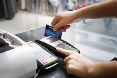 ΣΟΚ: Τριπλασιάστηκε η χρήση πλαστικού χρήματος κατά τα capital controls