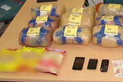 Ηλεία: Χειροπέδες σε 2 άτομα - Είχαν και μπισκότα με άγνωστη χημική ουσία