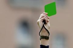 Έρεχεται και η πράσινη κάρτα στα γήπεδα