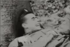 Μαστουρωμένοι πεζοναύτες ξεκαρδίζονται μπροστά στον εχθρό...