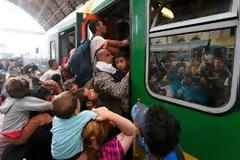 Αυστρία και Γερμανία συμφώνησαν να υποδεχθούν χιλιάδες πρόσφυγες από την Ουγγαρία