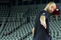 ΑΠΙΣΤΕΥΤΑ ΛΟΓΙΑ ΚΑΙ... ΔΙΕΘΝΗΣ ΥΠΟΚΛΙΣΗ ΓΙΑ ΤΟΝ ΑΡΧΗΓΟ ΤΟΥ ΘΡΥΛΟΥ!