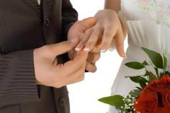 Ούτε να παντρευτεί! Ποιος βουλευτής παντρεύεται την ημέρα των εκλογών;