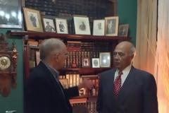 Σμύρνη 1922: Η άγνωστη επιχείρηση διάσωσης Ελλήνων - Οι εγγονοί δυο πρωταγωνιστών μιλούν [video]