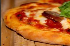 Η συνταγή της ημέρας: Σφολιάτες με λουκάνικο και φέτα