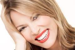 Η Βίκυ Καγιά φοράει μία από τις νέες τάσεις της σεζόν και μας αρέσει πολύ