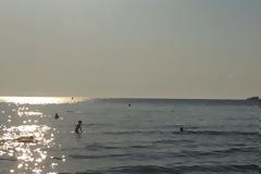 ΕΤΣΙ... ΧΑΛΑΡΩΝΕΙ Ο ΣΑΛΙΝΟ! (ΡΗΟΤΟ)