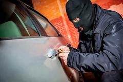 ΘΑ ΠΑΘΕΙΣ ΠΛΑΚΑ: Ένα απίστευτο κόλπο για να μην σας κλέψουν ποτέ το αυτοκίνητο... [video]