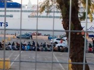 Φωτογραφία για Υπό κατάληψη η Μυτιλήνη - Χάος με πλοία και εισιτήρια