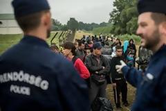Τέσσερα βαριά «Όχι» στις υποχρεωτικές ποσοστώσεις για πρόσφυγες στην ΕΕ
