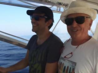 Φωτογραφία για Oι πριβέ διακοπές Τσίπρα στη βίλα επιχειρηματία - Ο ...καπετάν Αλέξης στο τιμόνι του σκάφους