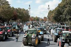 Απόβαση... τρακτέρ στο Παρίσι