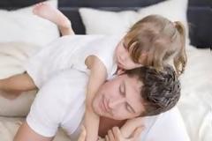 Η μοναδική σχέση μπαμπά και παιδιού μέσα από 3 υπέροχα σκίτσα