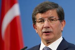 Νταβούτογλου: Η ΕΕ φορτώνει το πρόβλημα των προσφύγων στην Τουρκία