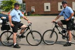 Έρχονται οι αστυνομικοί με τις βερμούδες και τα ποδήλατα