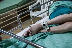 Απαράδεκτες συνθήκες νοσηλείας στο Δαφνί - 20χρονος δεμένος με ιμάντες στο κρεβάτι εδώ και 14 μήνες