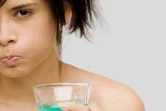 Πόσο επικίνδυνο είναι το στοματικό διάλυμα για το στόμα μας;